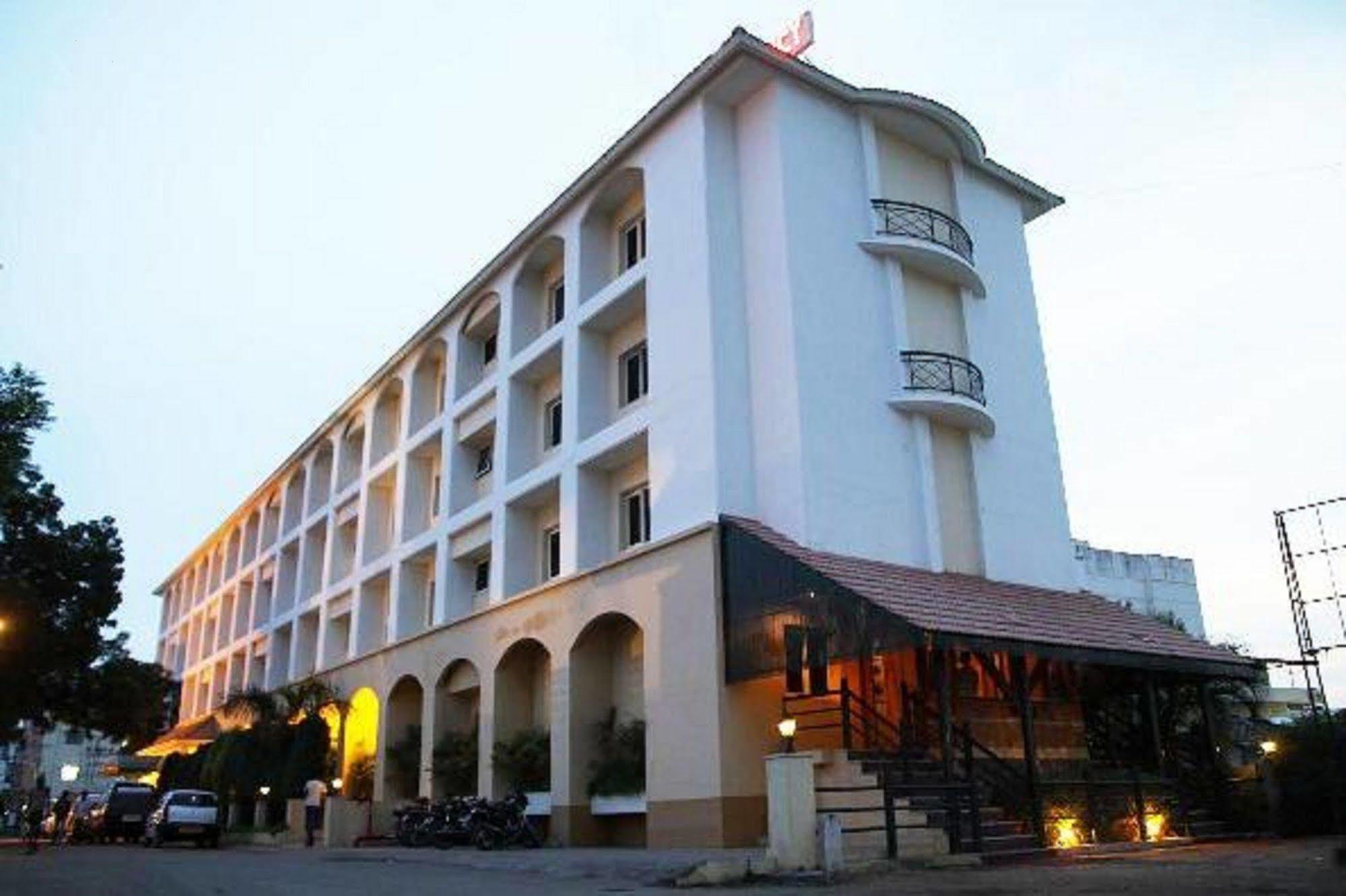 The Residency Karur Hotel Buitenkant foto