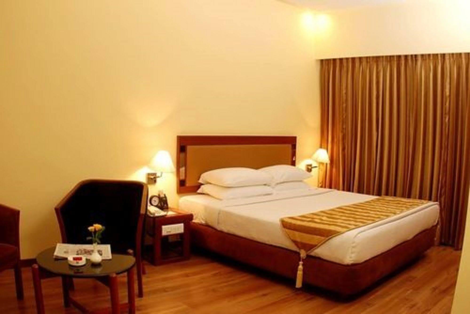 The Residency Karur Hotel Buitenkant foto