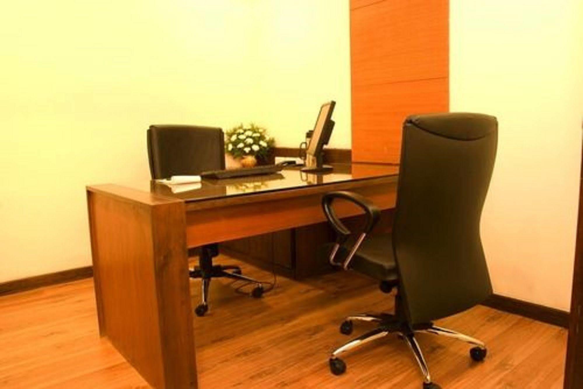 The Residency Karur Hotel Buitenkant foto
